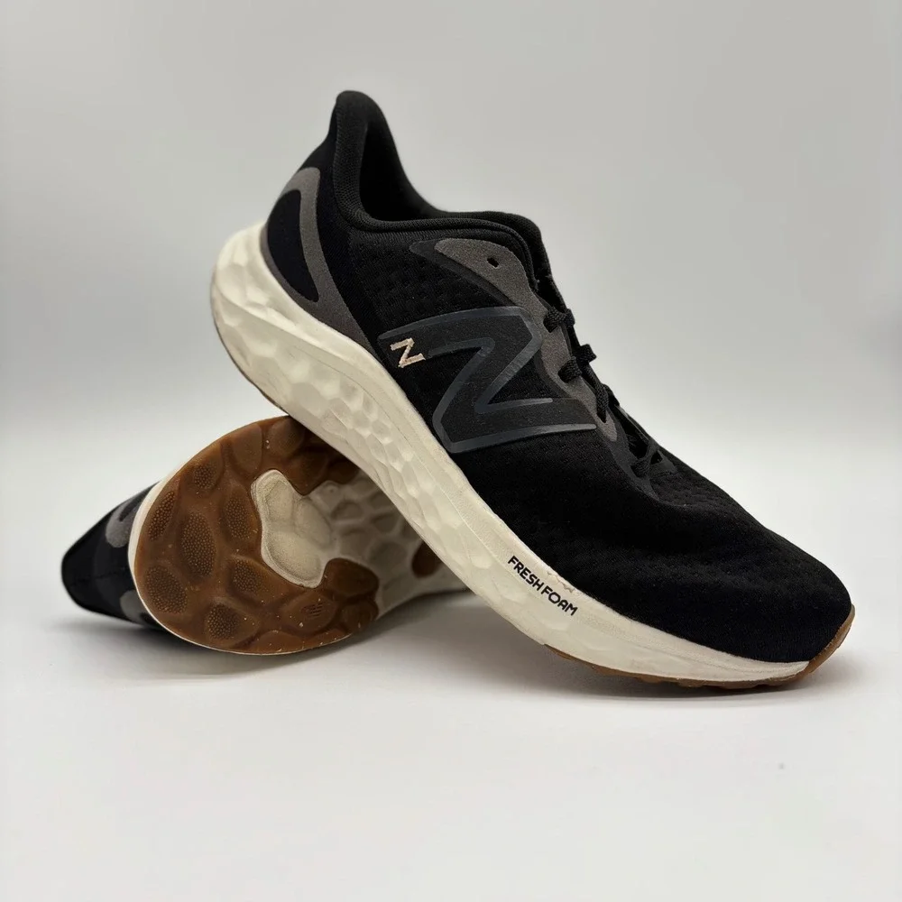 New Balance Fresh Foam Running Shoes Mens 9.5 Black Grey White Gum Sole Sneakers